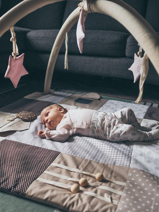 Spacious GOTS-certified cotton baby activity blanket for motor skills development, 100x100cm - Brown