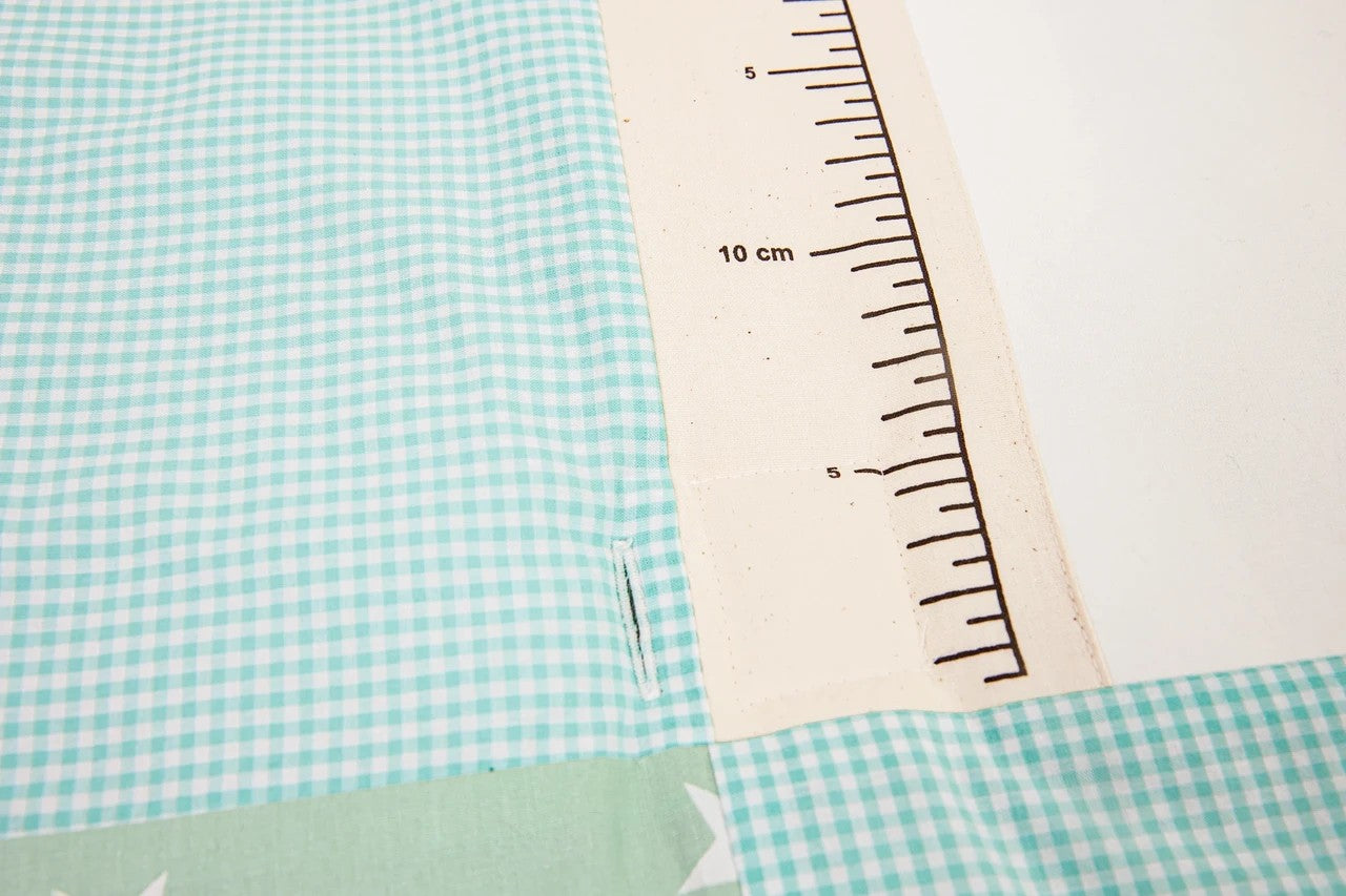 Detail of centimeter on Karloova Baby Activity Mat, 120x120cm - Mint Green