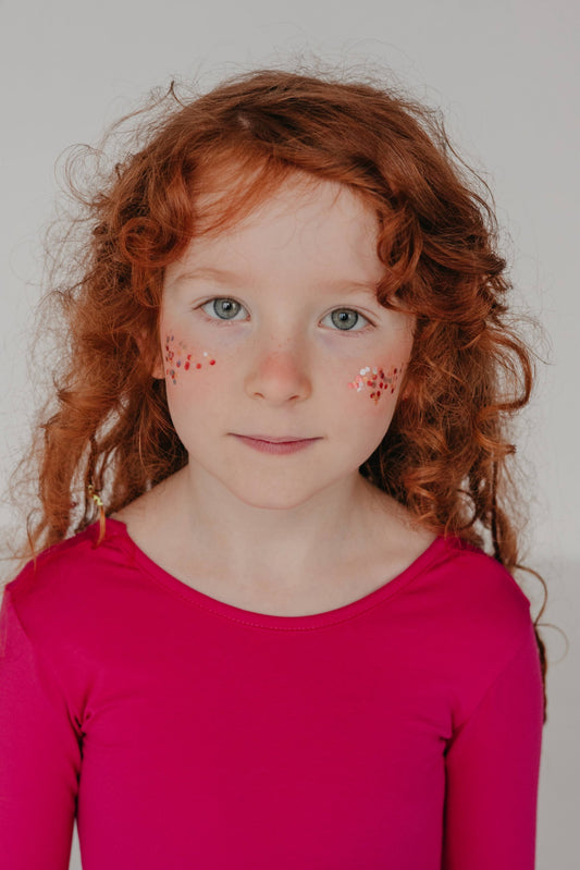 Lifestyle: Kids applying Rose Star Dust eco-glitter for a party