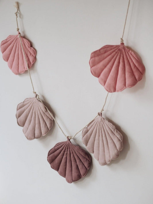 Handmade in Poland: OEKO-TEX certified decorative shell garland in matte powder pink velvet