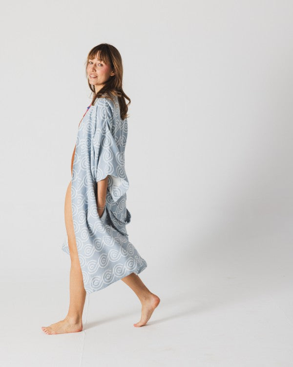 Full length view of stylish loungewear kimono - Blue