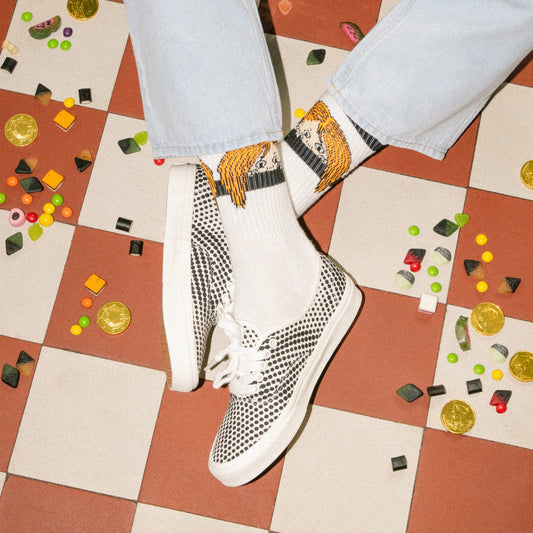 Man wearing white Pippi Longstocking retro crew socks paired with casual sneakers