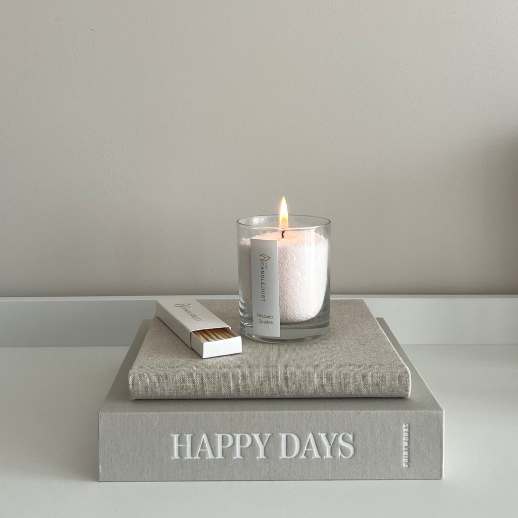 Sustainable decorative candle with luxury scented powder - Rhubarb Sparkle 160g