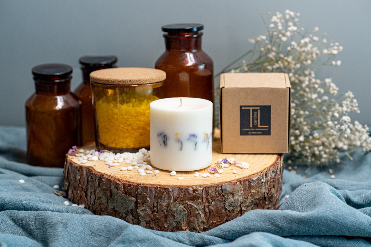 Sustainable minimalist packaging for the unscented soy wax candle