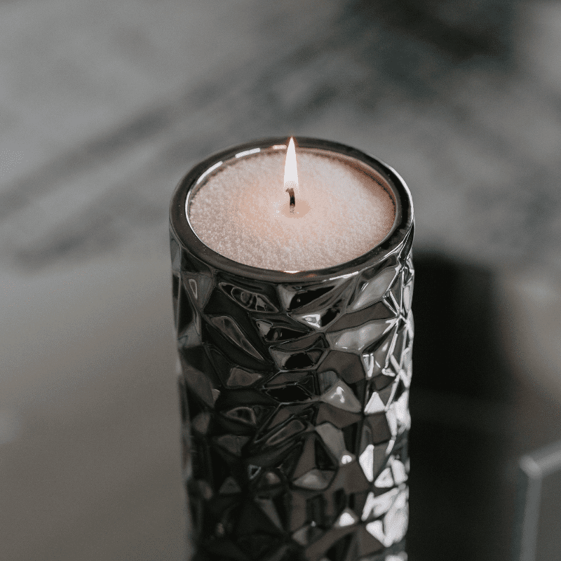 Sustainable vegetable wax powdered candle handmade in Estonia -  Dark Honey