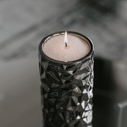 Sustainable vegetable wax powdered candle handmade in Estonia -  Dark Honey