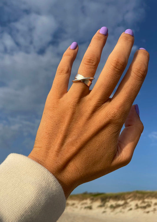 Close-up of a woman styling the silver Andromeda Ring with a modern manicure.