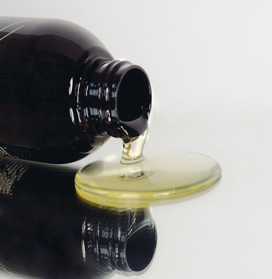 Detail of the salon-quality Revitalizing Shampoo with Lumineboost