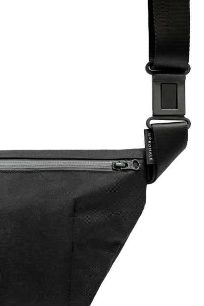 Zip deatail of OSLO Crossbody Bag front view in charcoal gray recycled felt, sustainable vegan bag