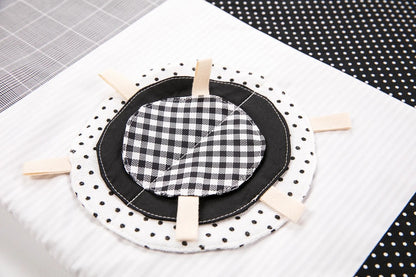  Close-up on Karloova organic cotton baby activity mat with sensory play arches, 100x100cm - Black and White