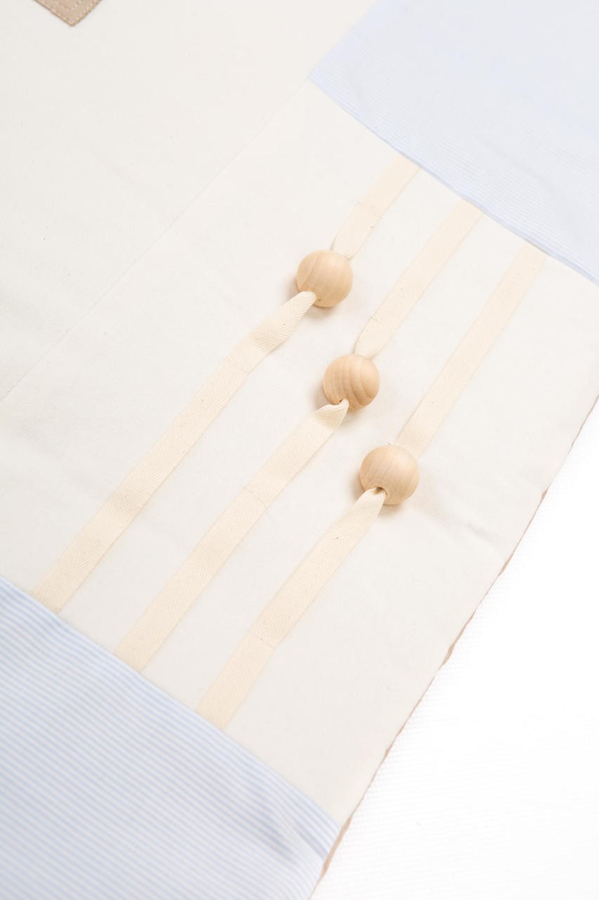 Karloova sensory play gym with baby-safe mirror and interactive wooden buttons 120x120cm - Blue