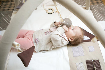 High-contrast sustainable newborn play mat for early visual development, 120x120cm - Brown