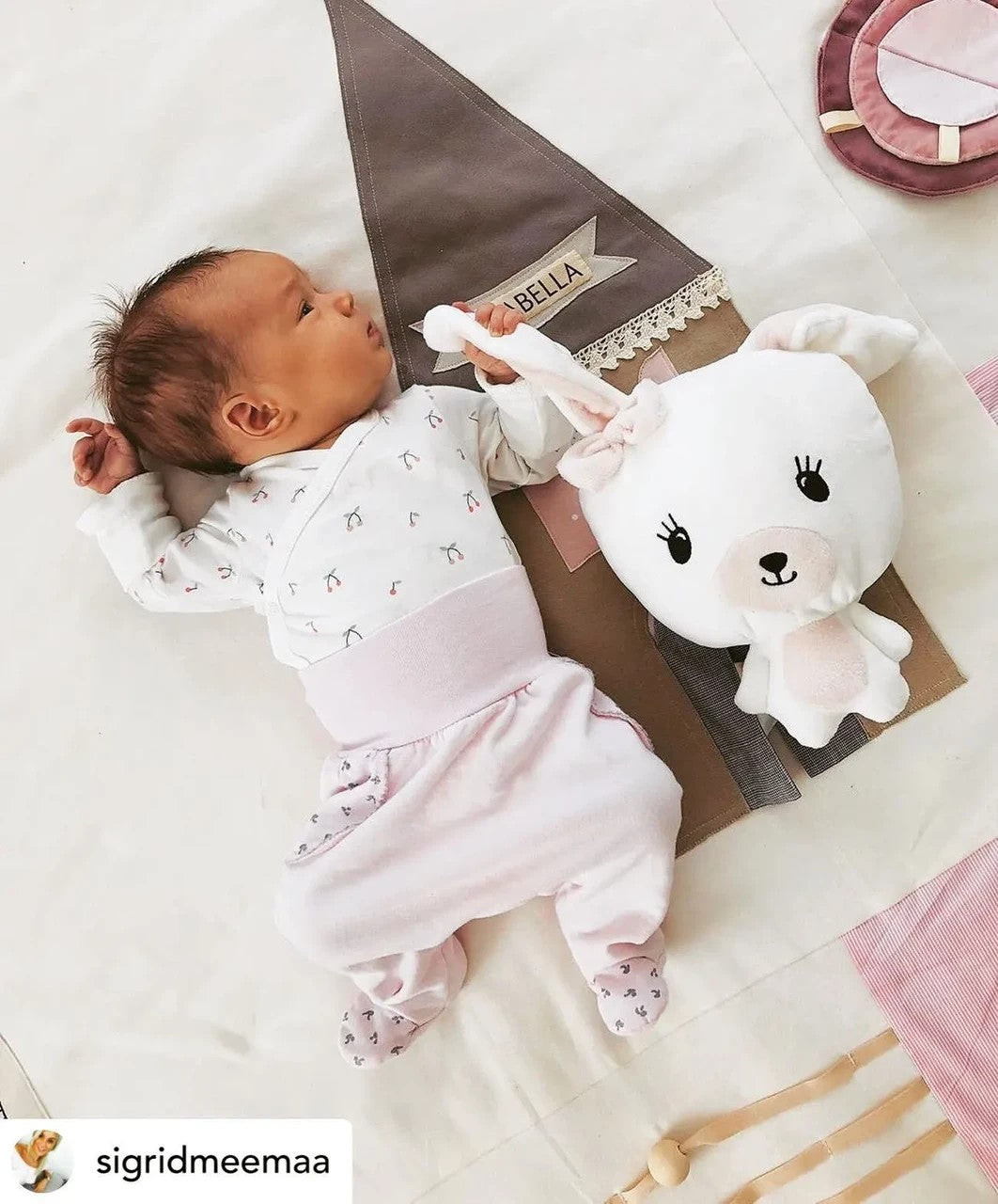 Eco-friendly soft baby play mat featuring hanging rattling and crinkling toys, 120x120cm - Pink