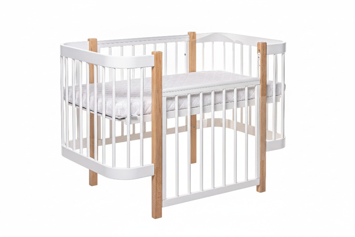 Ergonomic newborn mattress fitted inside the Scandinavian style KOTTO crib - Detail -