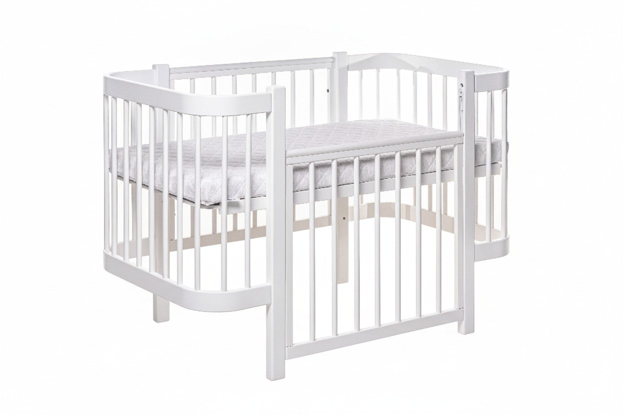 Close-up detail of the non-toxic white paint finish on the KOTTO baby bed