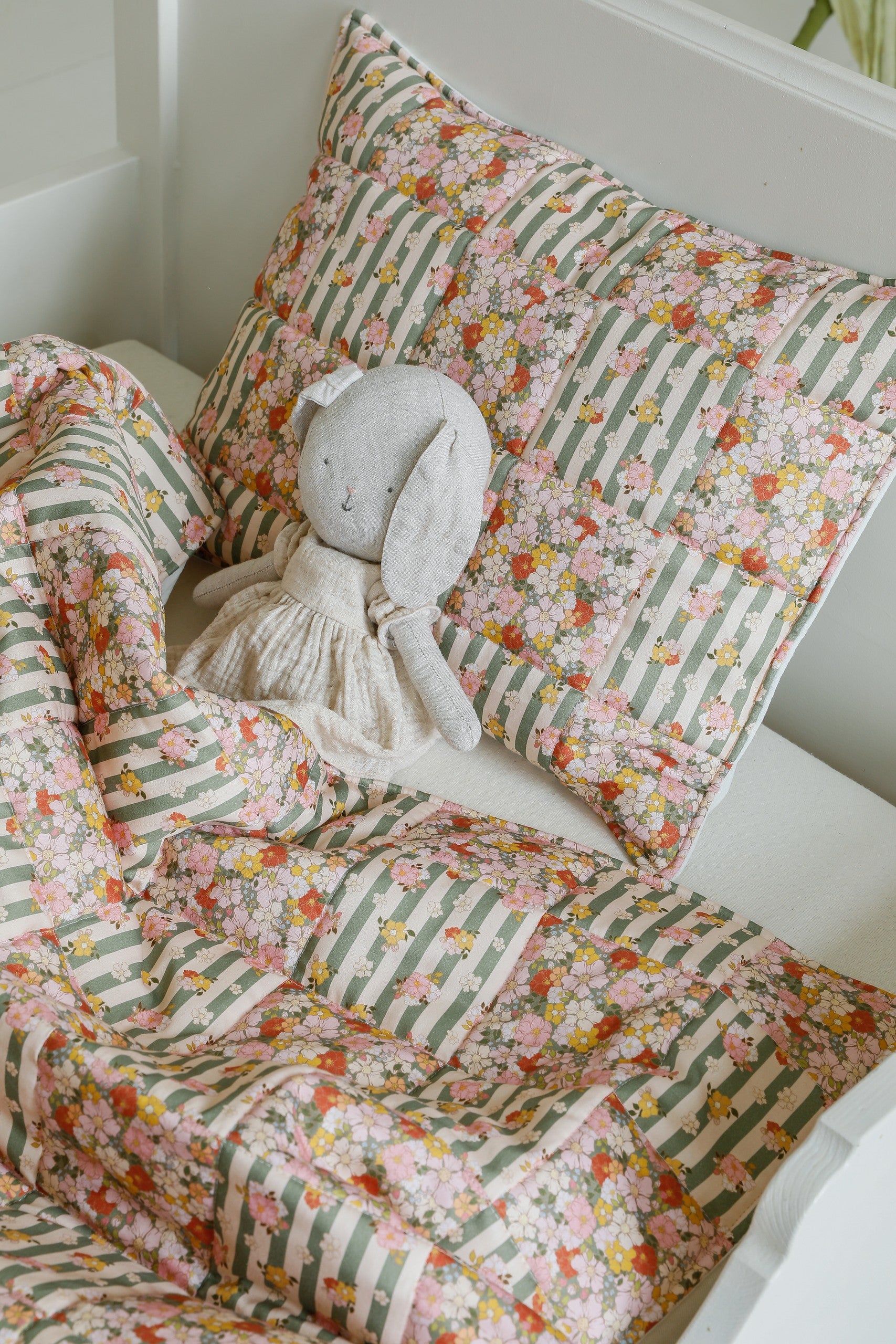 Handmade in Poland: Small Green Garden quilted blanket with matching pillow