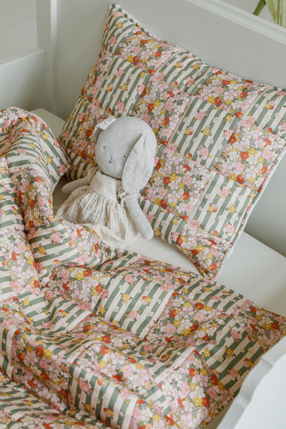 Handmade in Poland: Small Green Garden quilted blanket with matching pillow
