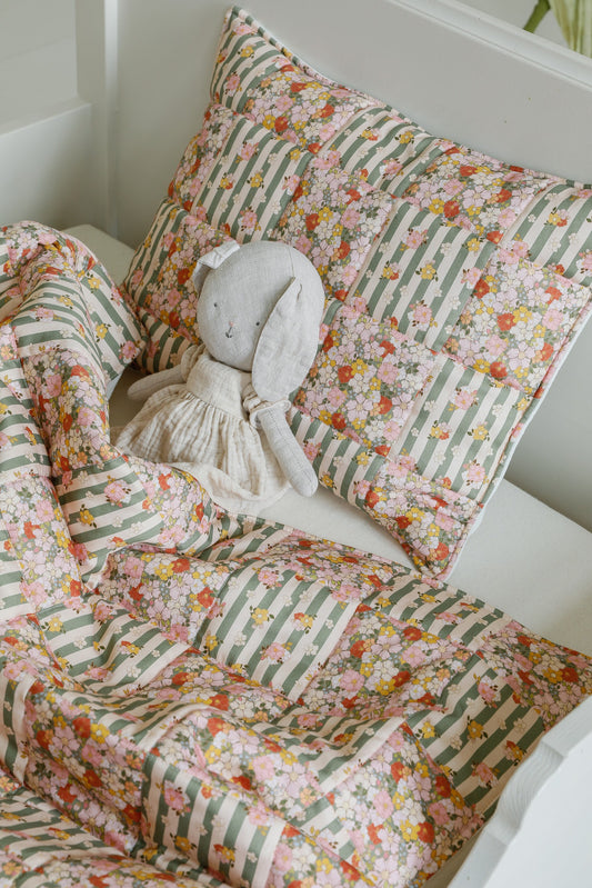Handmade in Poland: Small Green Garden quilted blanket with matching pillow