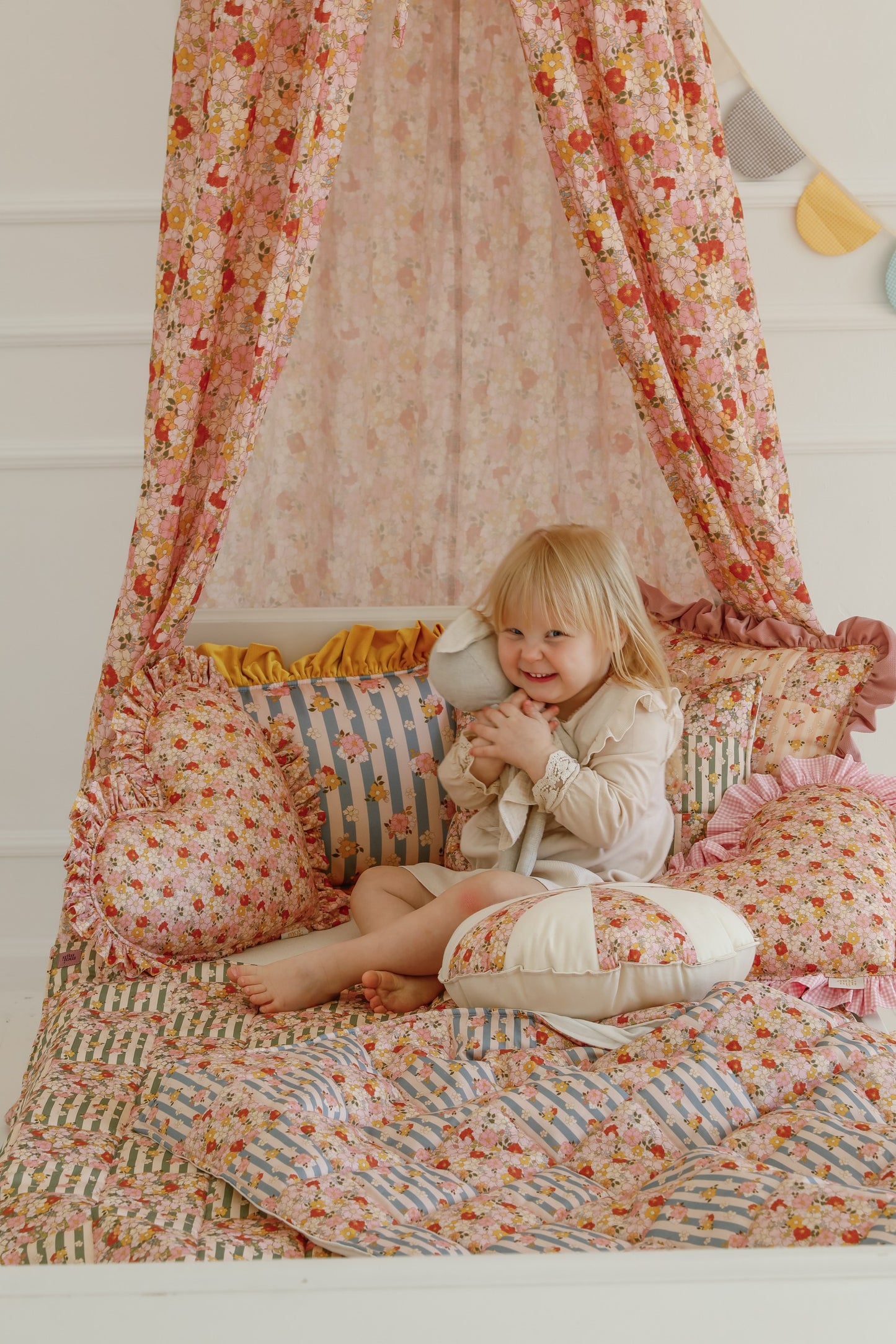 Elegant kids bedroom decor: Green Garden floral bedding in a Montessori room