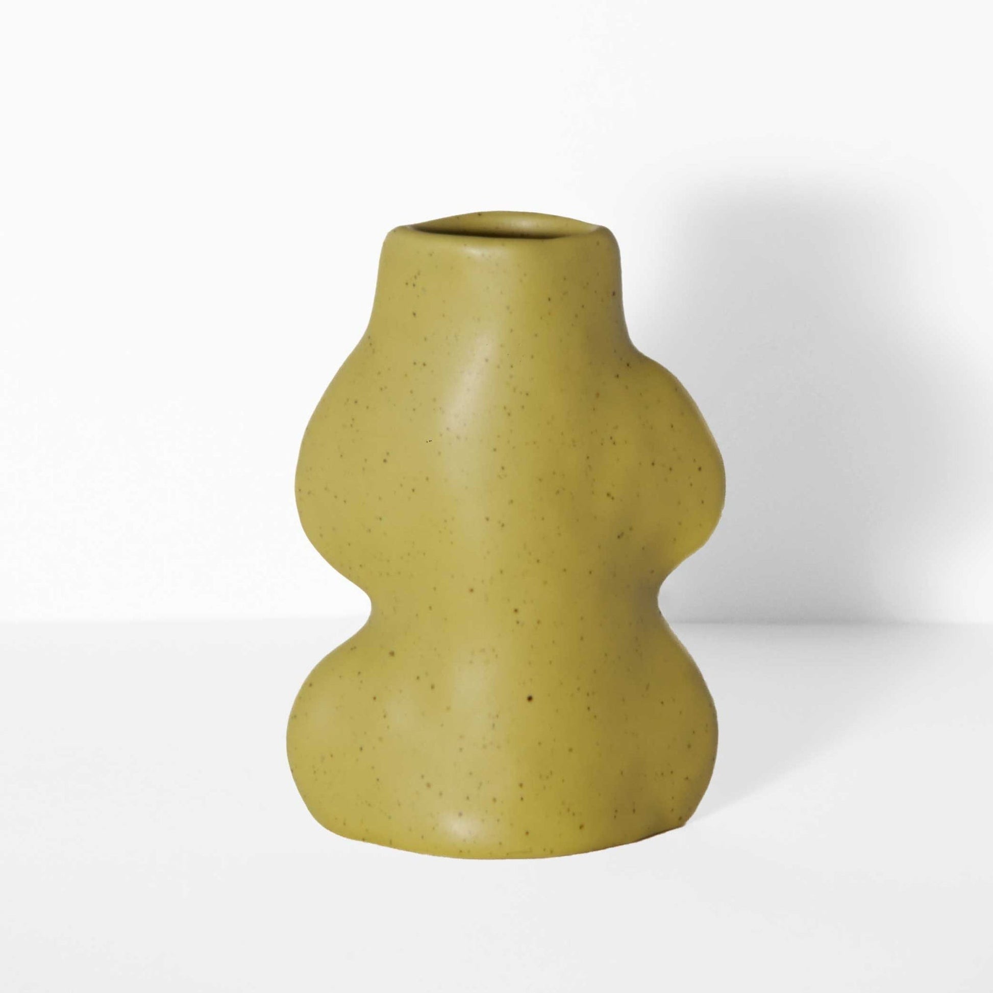 Handmade Fluxo ceramic vase in Pistachio with a unique gradient finish, crafted in Portugal. Contemporary sustainable home decor on That Green Store.