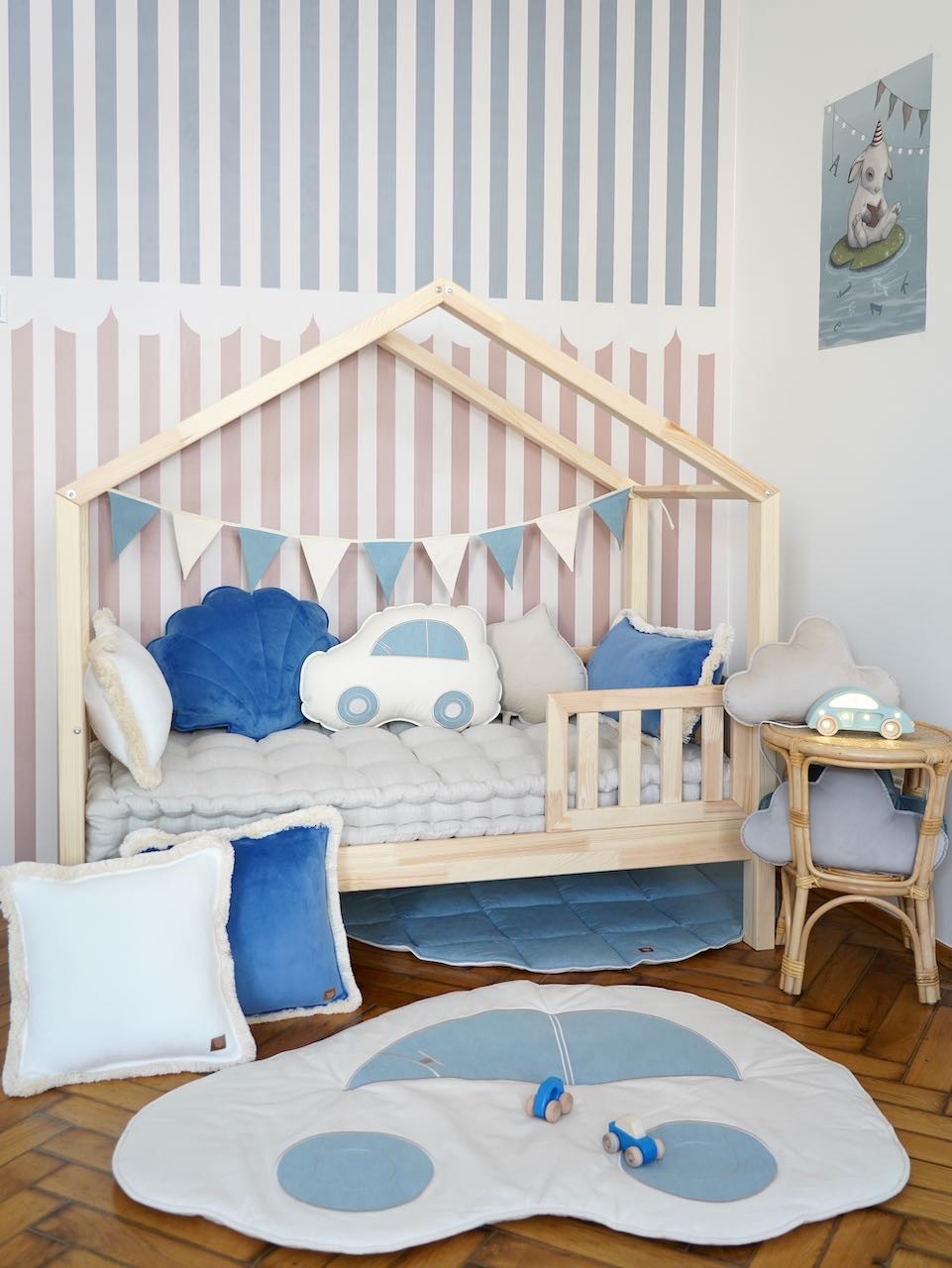 Nursery decor: Denim-style garland in a boy's modern playroom