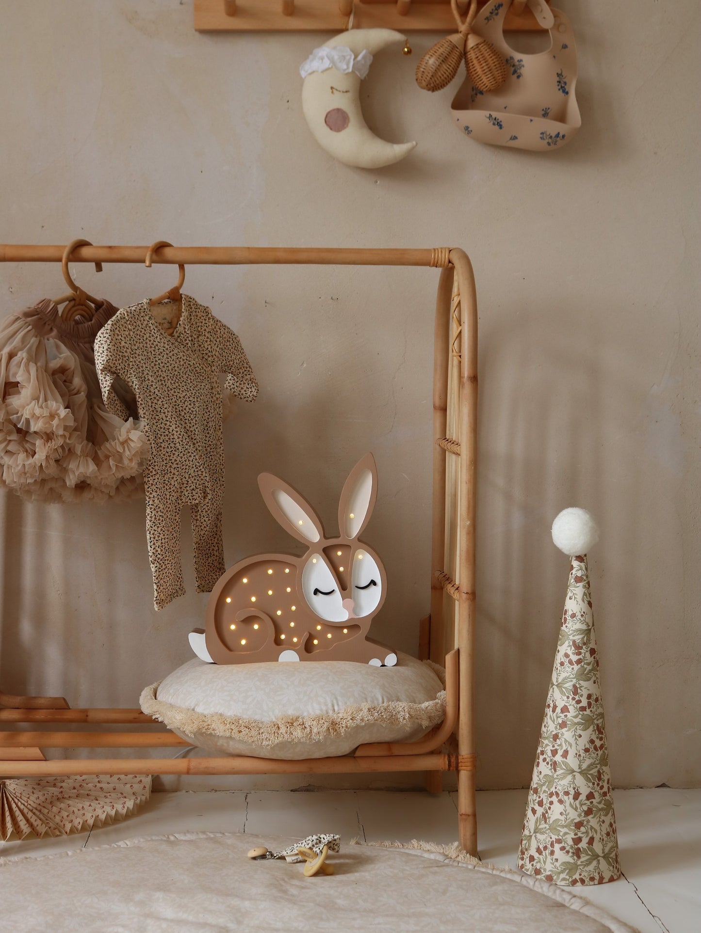 Dimmable wooden rabbit nightlight for a peaceful bedtime