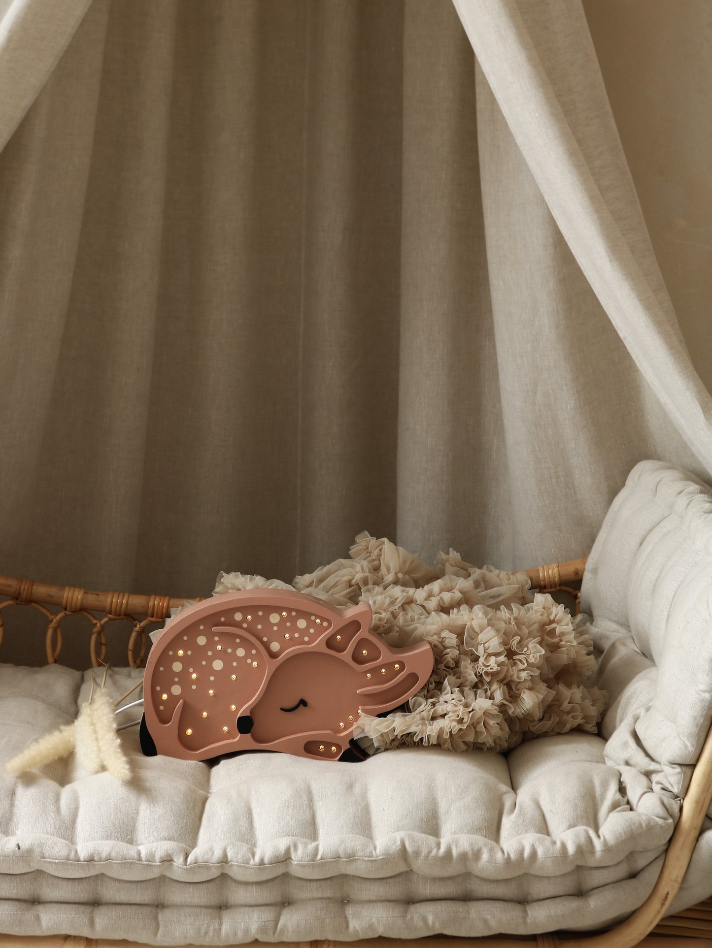 Little Lights gentle deer shaped wall lamp for kids