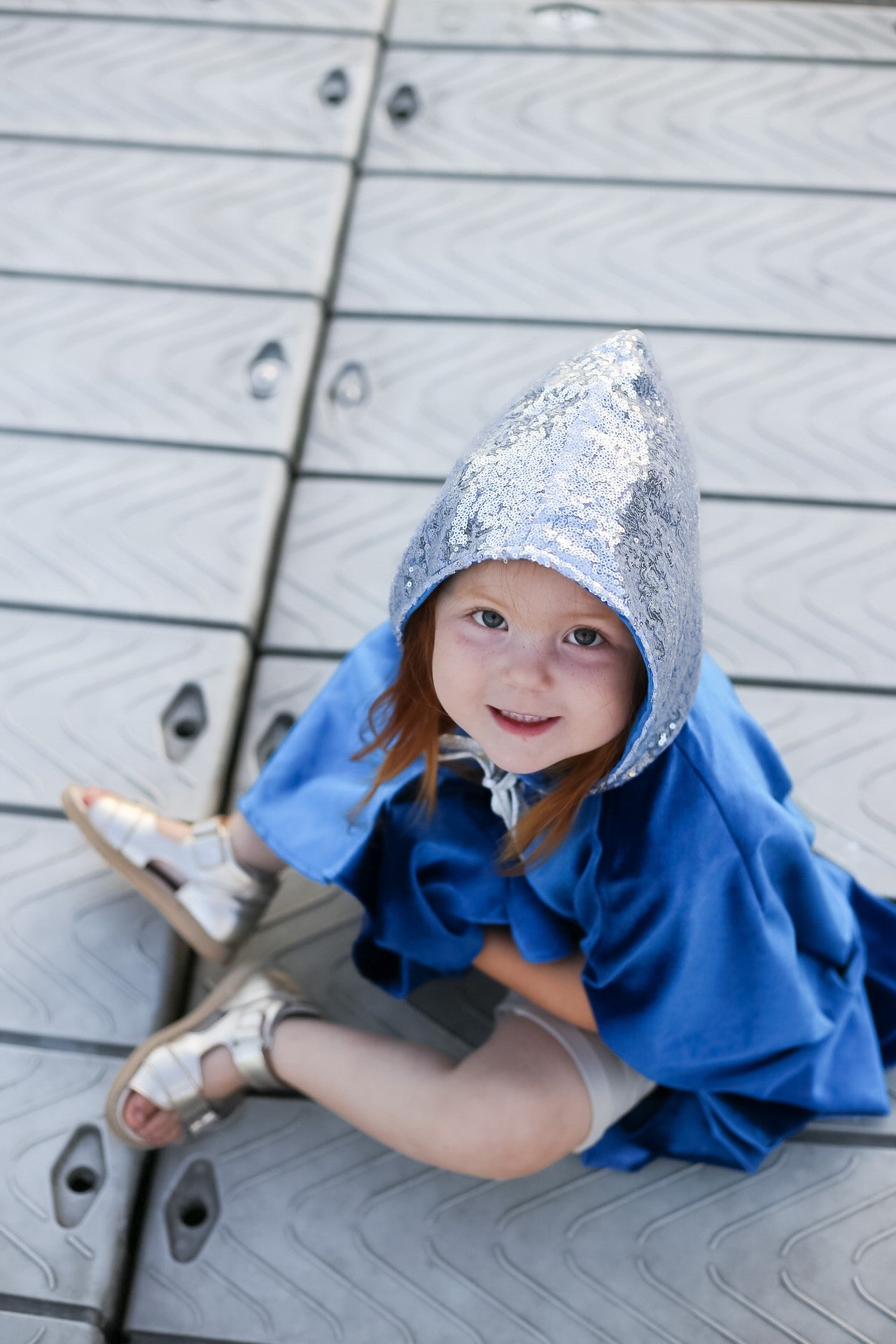 Reflective shimmering fabric on the Snow Queen costume for kids - Close-up