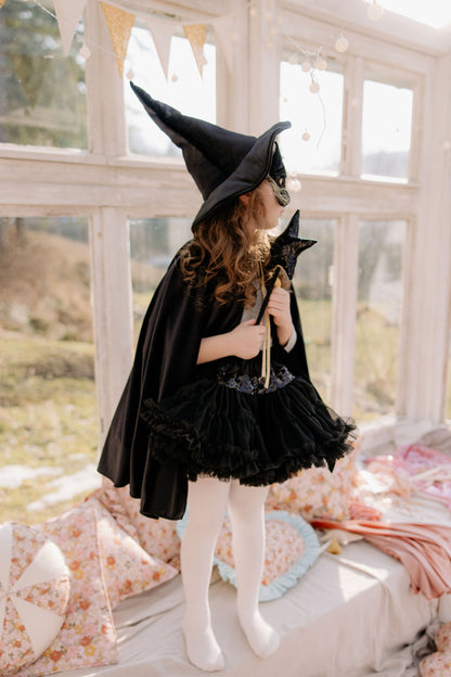 Kids party scene: Black magic cape for creative storytelling and fun
