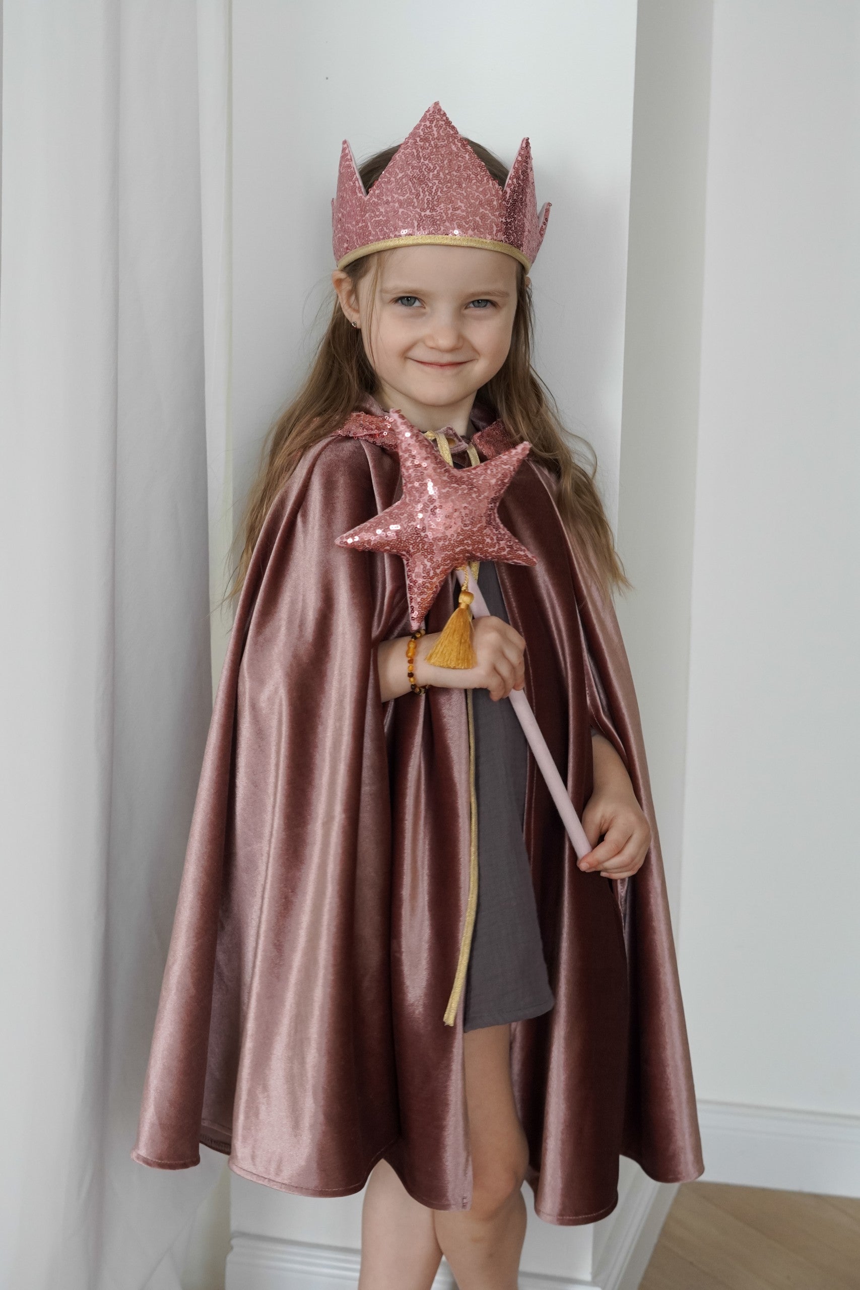 Moi Mili Cosmic Pearl Magic Cape - Iridescent shimmering velour costume