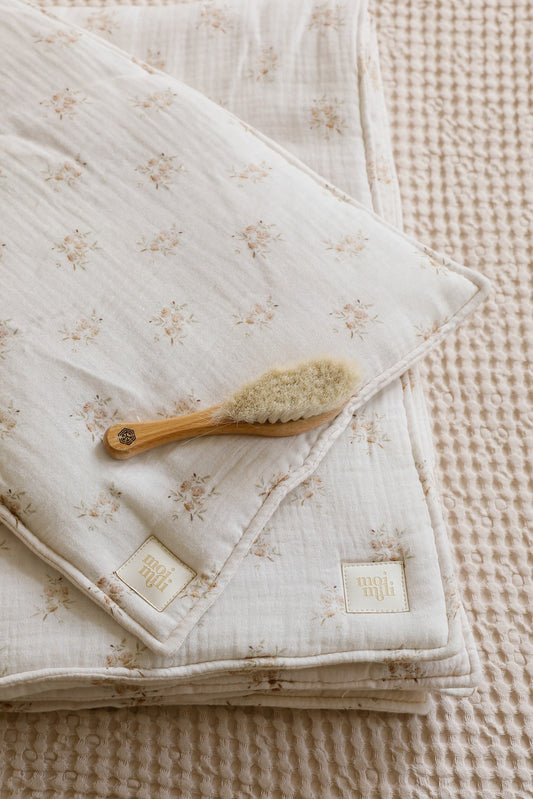 Detailed botanical pattern on breathable double-gauze muslin fabric