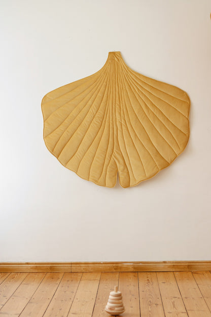 Moi Mili Yellow Ginkgo Leaf Playmat - Leaf-shaped baby mat in organic cotton and soft velvet