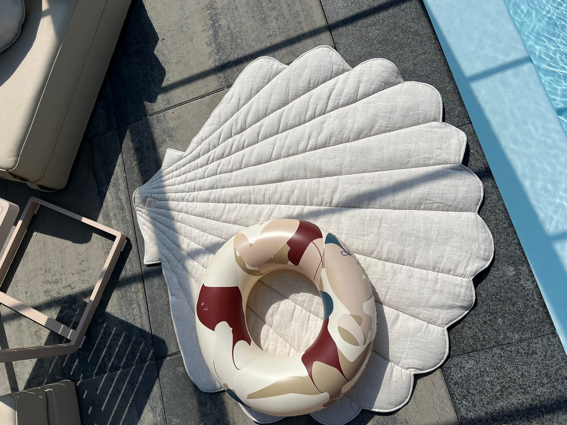 Natural linen and organic cotton fabric texture of the Sand shell mat