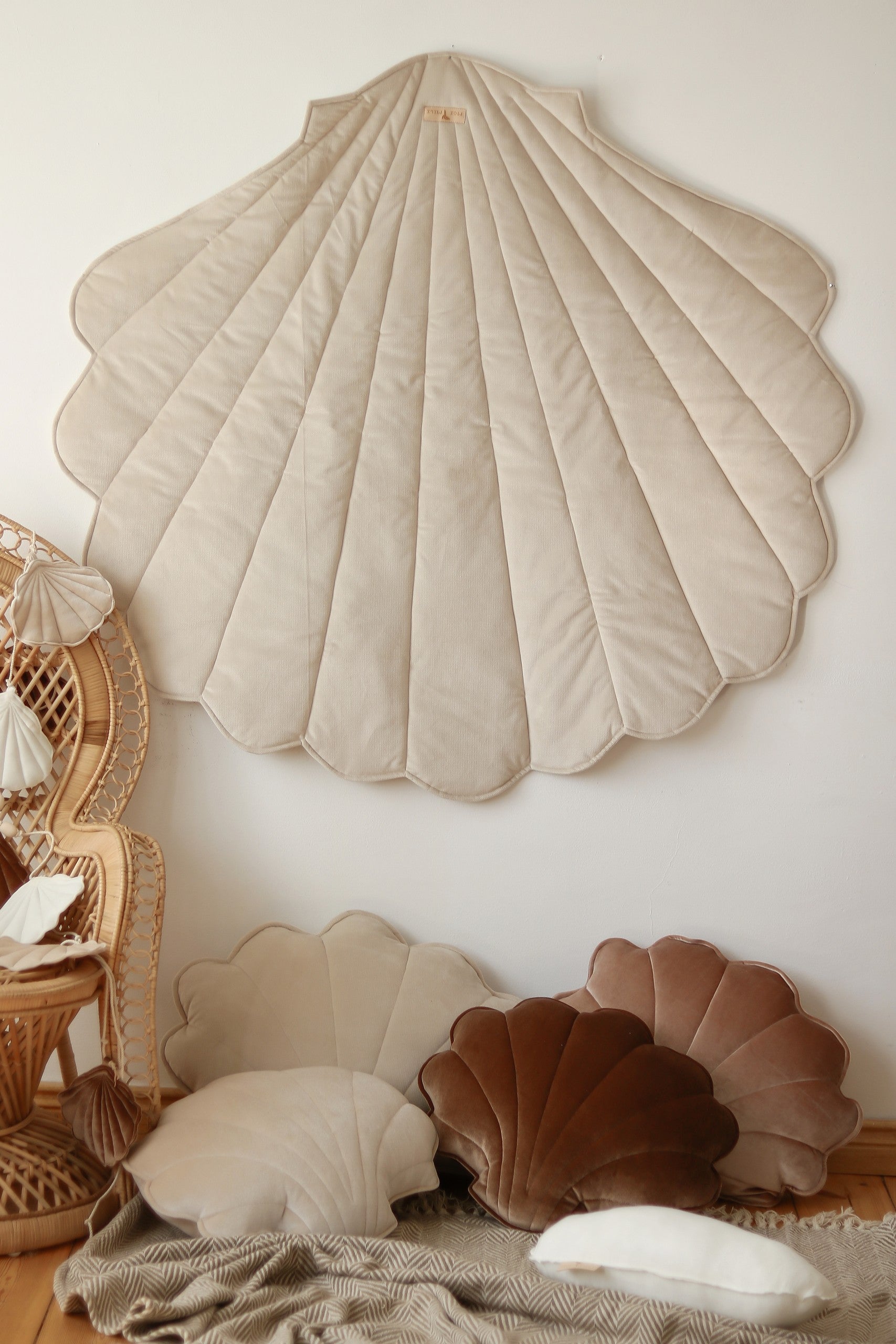Moi Mili Beige Shell Playmat - Shell-shaped baby mat in organic cotton and soft velvet