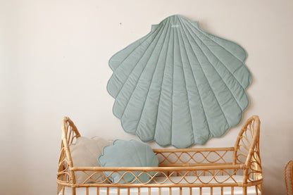 Premium velvet and organic cotton fabric texture of the Mint shell-shaped mat