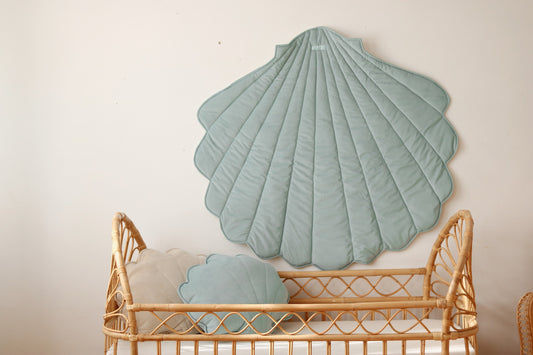 Premium velvet and organic cotton fabric texture of the Mint shell-shaped mat