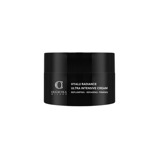 Detail of the premium airless jar for Hyalu Radiance Ultra Intensive Cream