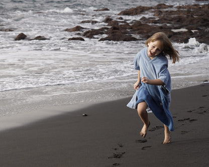 Practical changing robe for kids water sports - Blue