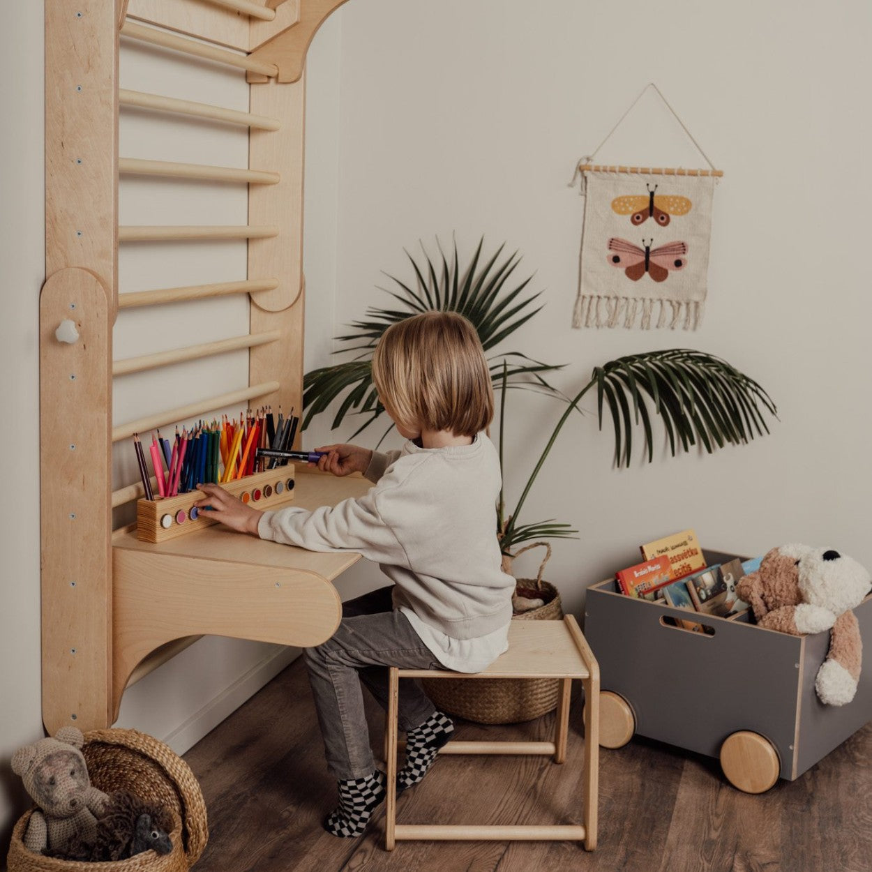 Table and Chair for the leg&go Swedish Wall