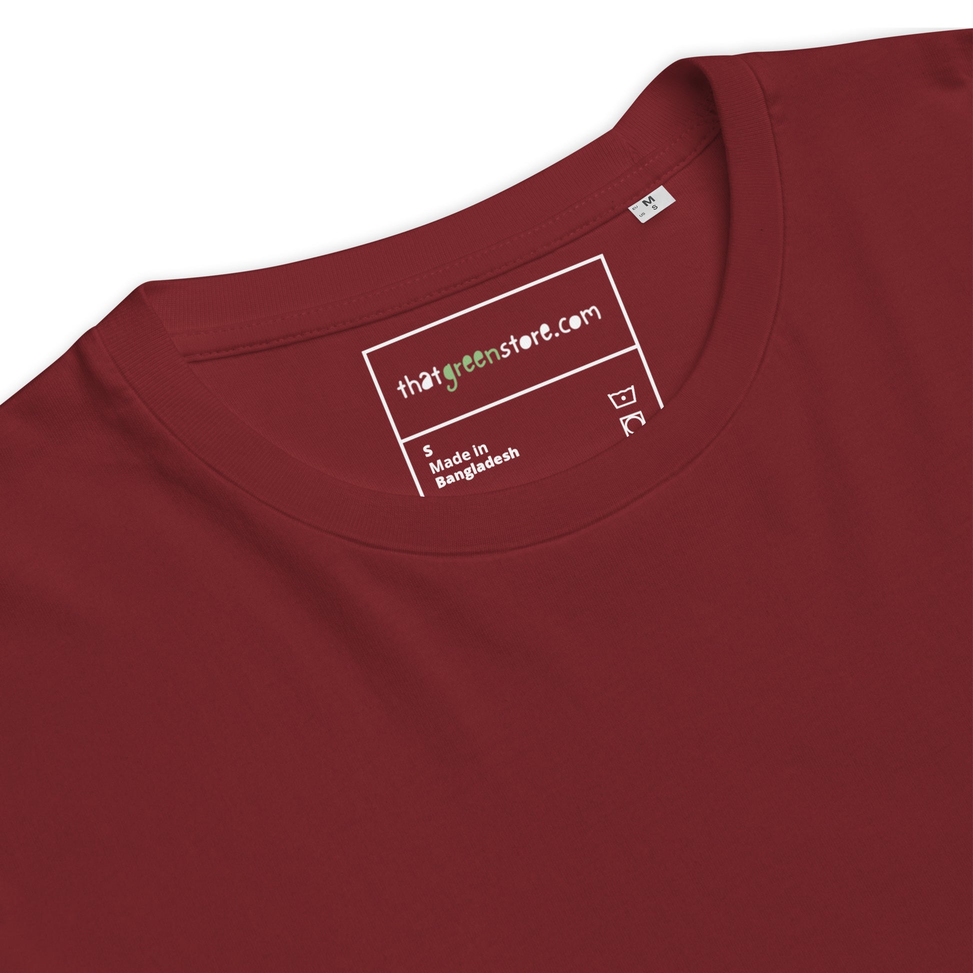 Zoom on the fabric texture and collar of the 1% Energy t-shirt. burgundy