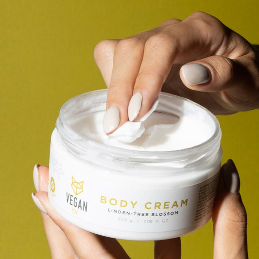 Texture of Vegan Fox Linden-Tree Blossom Body Cream, 200 g natural vegan skincare product - That Green Store